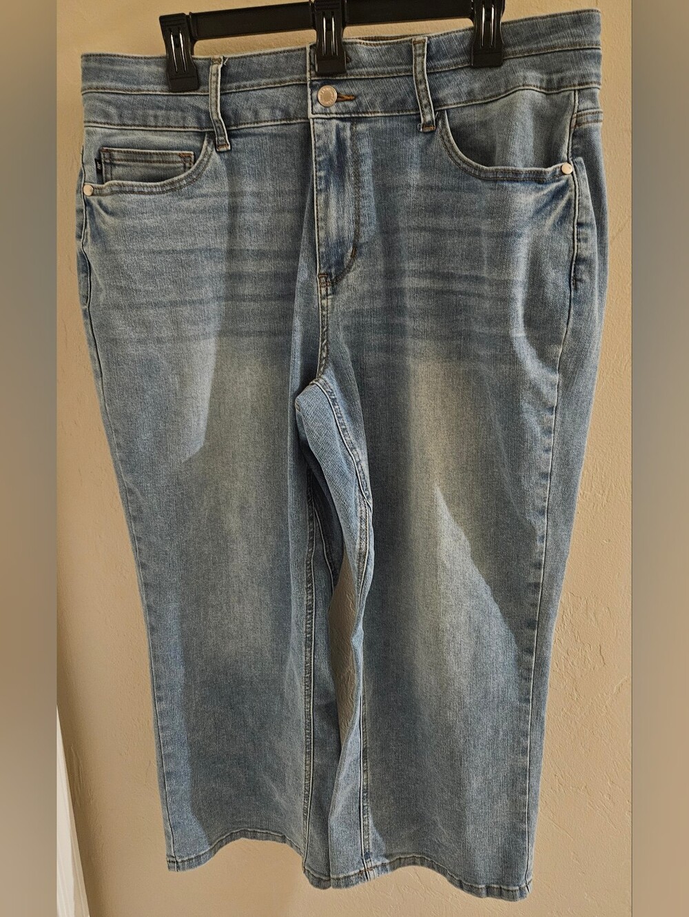 Judy Blue Women’s Wide Crop Light Wash Stretch Denim Capri Size 18